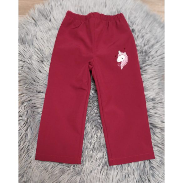  86-OS SOFTSHELL NADRÁG BORDÓ ALAPON UNIKORNIS HÍMZETT 